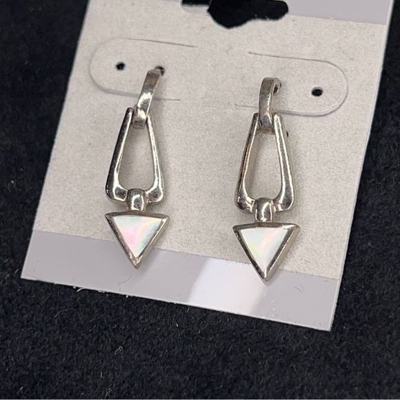 SILVER ARROW EARRINGS POST BACKING GEOMETRIC ABSTRACT IRIDESCENT - Picture 6 of 7